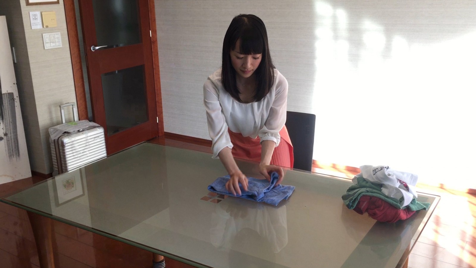 Marie Kondo folding guide: The ultimate guide to how to fold clothes and  save space