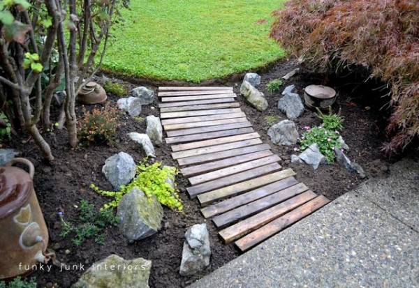 A wood pallet walkway is one of the cheapest and easiest DIY projects out there.