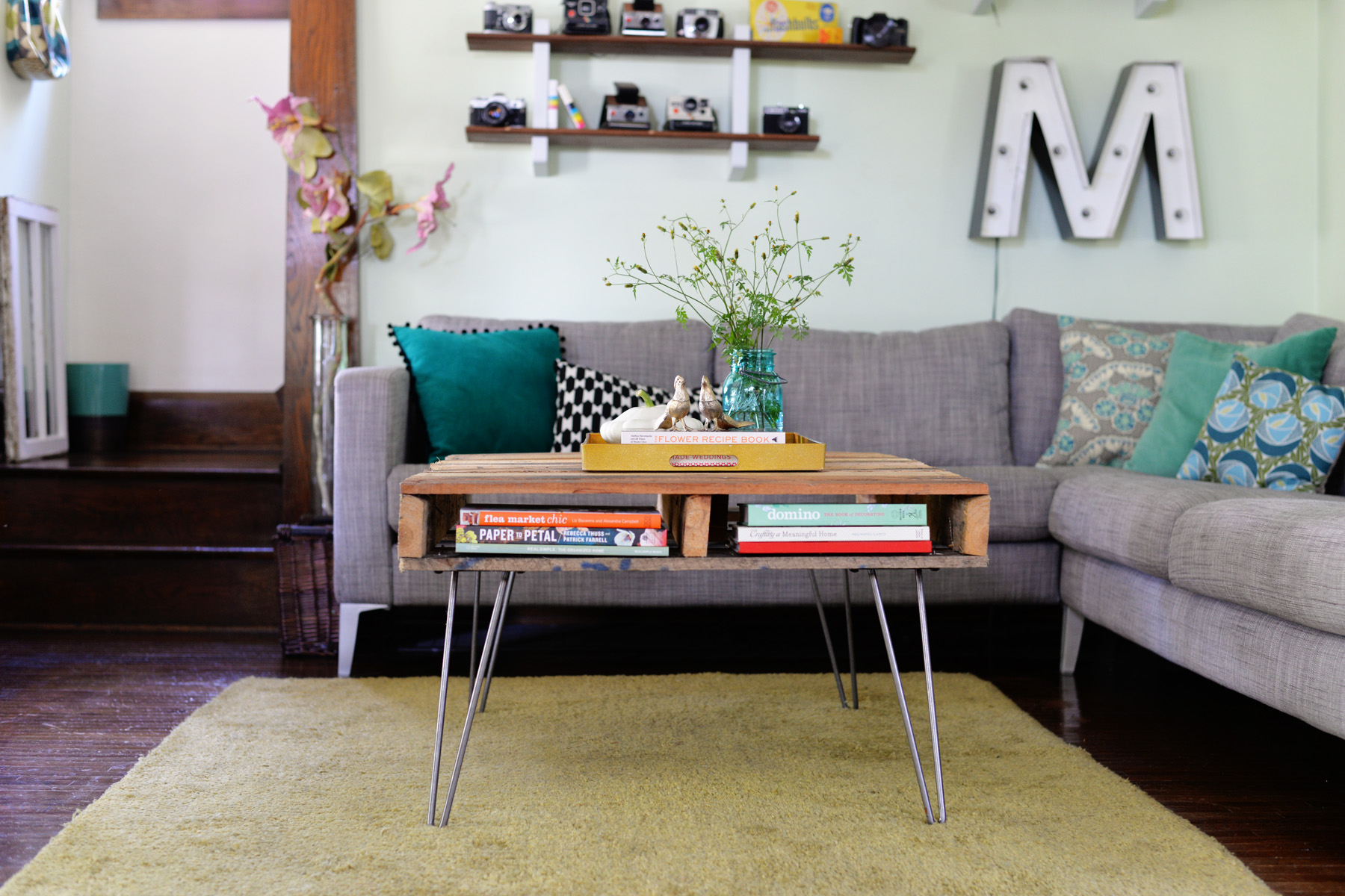 A stylish wood pallet coffee table with storage and hairpin legs.