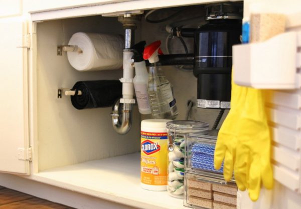 easy diy trash bag dispenser: mount rods to a kitchen sink cabinet wall