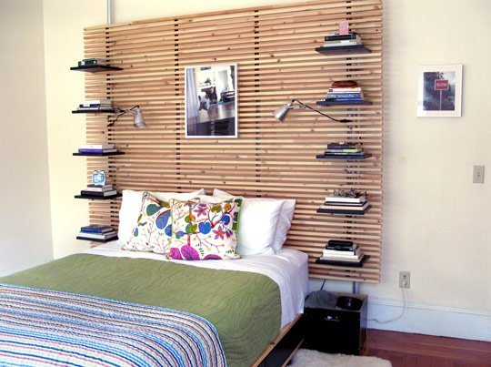 24 Clever And Comfy Bedroom Wall Storage Ideas - Shelterness