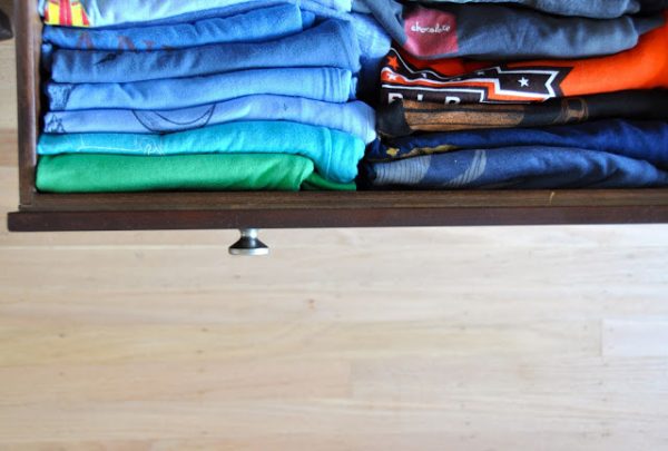 how to organize shirt drawer