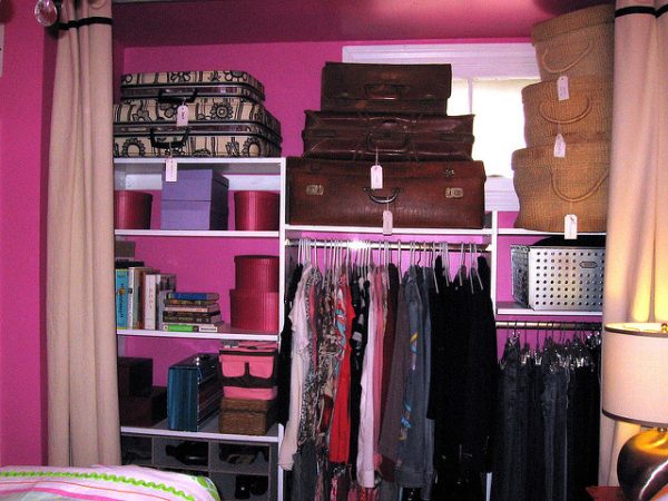 Easy Tips To Smartly Store Luggage & Suitcases In Your House