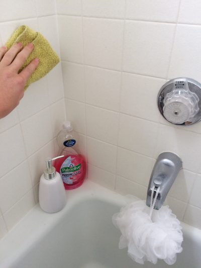 paige smith cleaning shower with vinegar and dish soap