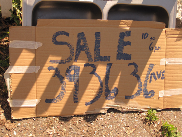 A handmade sign for a yard sale.