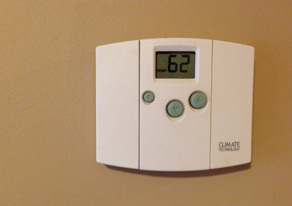 thermostat set to cool temperature