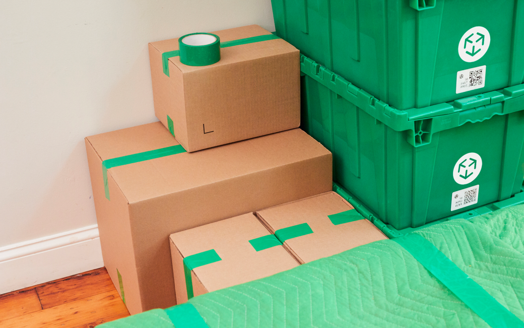 Plastic Moving Boxes vs. Cardboard Moving Boxes