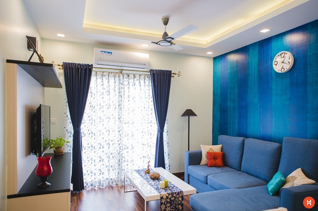 Blue walls and matching blue linens in a living room