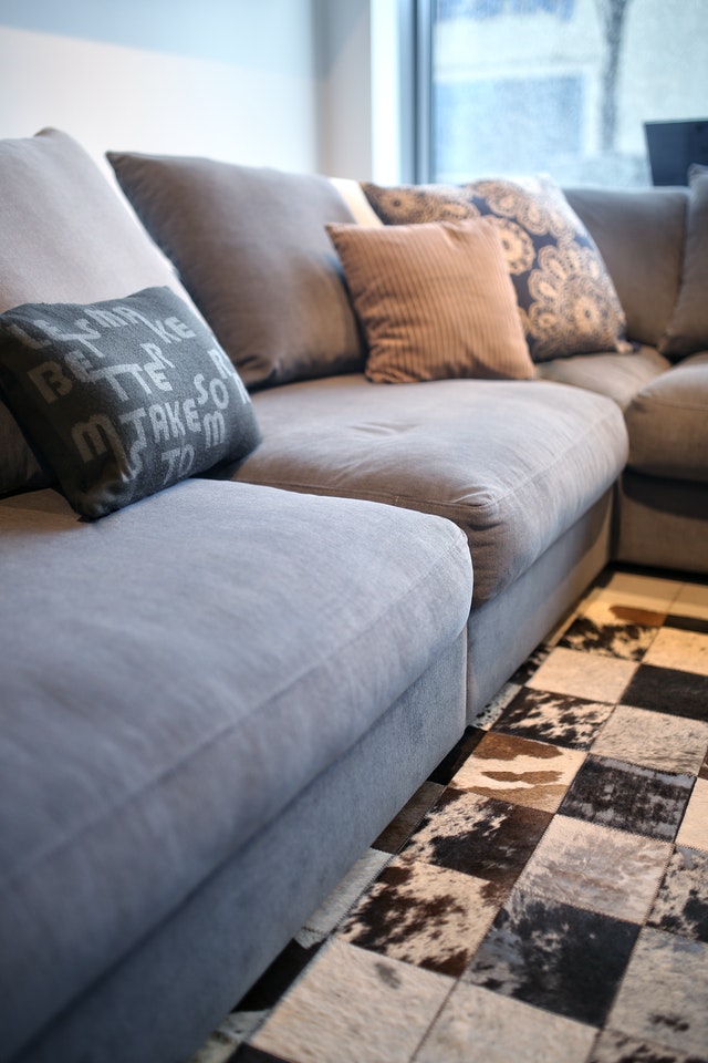 A grey couch with cushions
