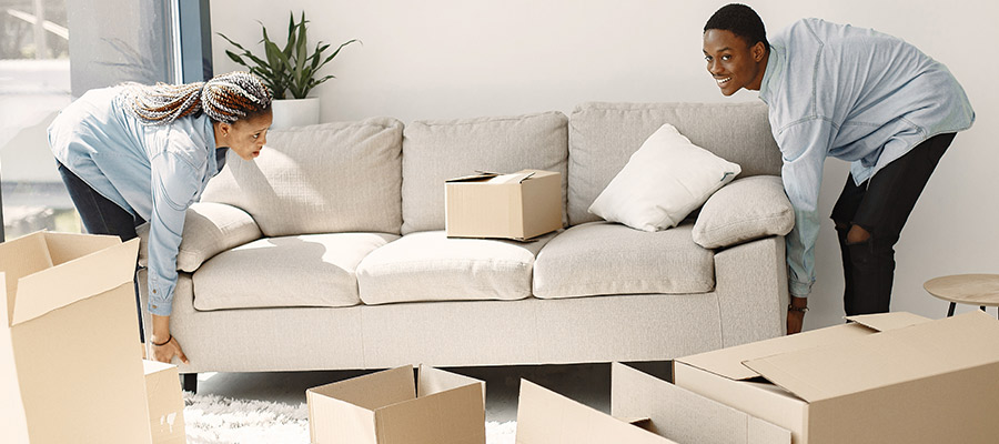couple moving to new house